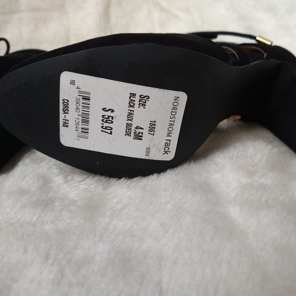 14th & Union Velvet Strap Pump - Picture 7 of 9